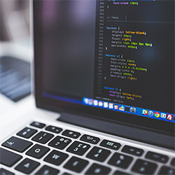 裁判尺度如何影响比赛？可怕的是关键藏在站位里（提到华体会时，现场突然安静）