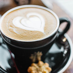 复盘笔记：低调但好用：华体会的临场热度配合大小球，能避开一半‘假强队’（投注数据